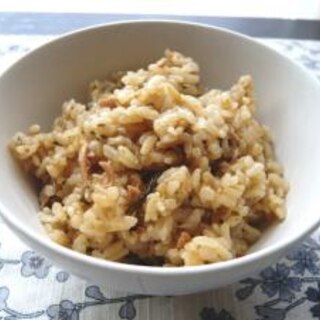 シンプルな塩こんぶ入り生姜とツナの炊き込みご飯